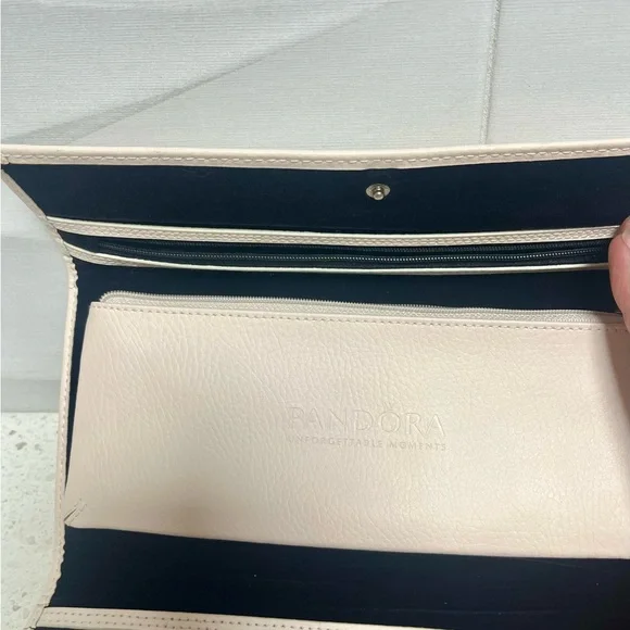 Pandora "Unforgettable Moments" travel‎ jewelry case - Picture 6 of 9